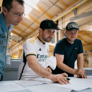 Mitarbeitende an der Elementproduktionsschulung