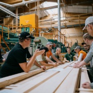 Mitarbeitende an der Hobelwerkschulung