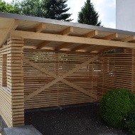 Ansicht des Unterstandes, welche die Lernenden gebaut haben