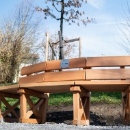 Oak benches at the Stärkleweiher site