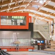 Bearbeitung komplexer Bauteile auf der CNC Abbundanlage im Werk von Blumer Lehmann.