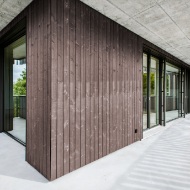 Photo of the balcony of the Schlösslipark with facade and windows