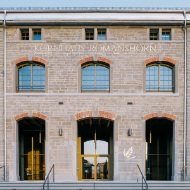 Eingang des Kornhauses Romanshorn mit historischer Fassade