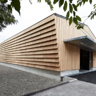 The new Hortima industrial and storage hall with a striking wooden façade in the general view.