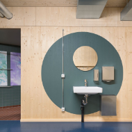 WC/douches/vestiaires en bois du gymnase provisoire <br/>