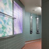 WC-/Duschen-/Umkleide-Bereich aus Holz der provisorischen Turnhalle <br/>
