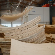 Éléments de constructions en bois pour la tour panoramique de Wangen dans le hall de production<br/><br/>