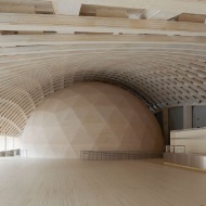 Kuppelbau aus CLT-Brettschichtholz und Dachkonstruktion aus LVL Furnierschichtholz