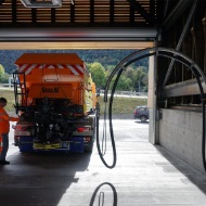 Siloanlage Chur Betankung vom Winterdienstfahrzeug im Innern der Anlage