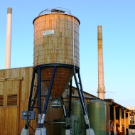 Installation complète à Ulm (Allemagne), composée d’un entrepôt de sel et d’un silo en bois ainsi que d’une centrale à saumure