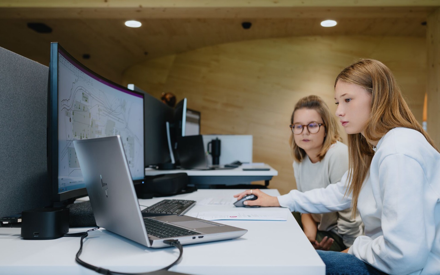 Working situation of a trainee draftswoman specializing in architecture at the Lehmann Group 