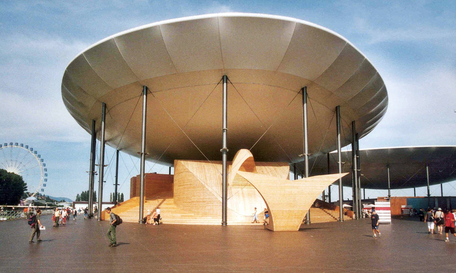 Trilogie-Gebäude an der Expo in Neuenburg