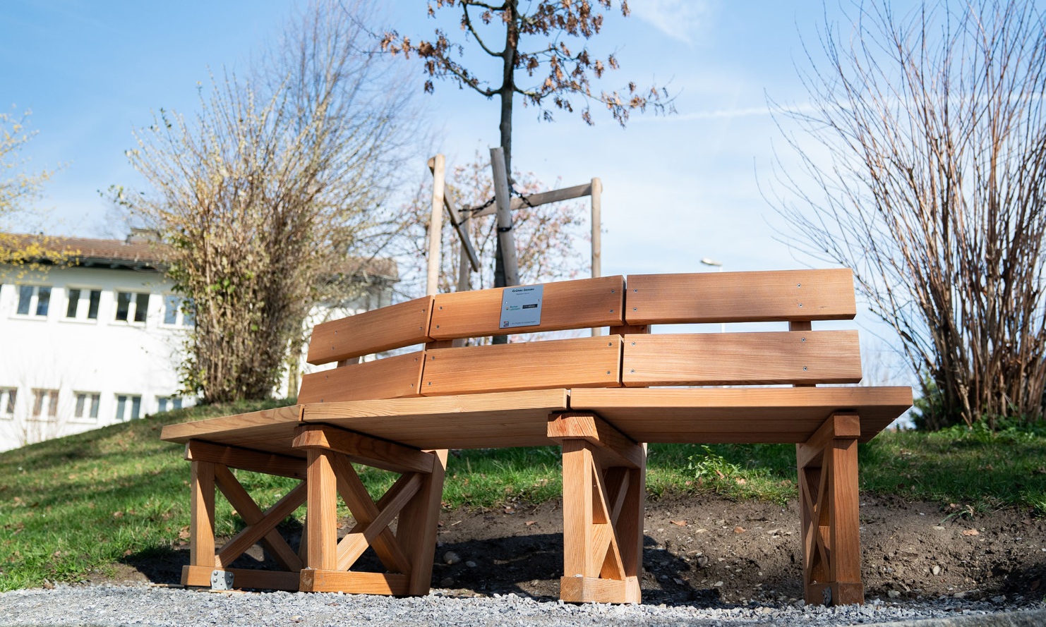 Oak benches at the Stärkleweiher site