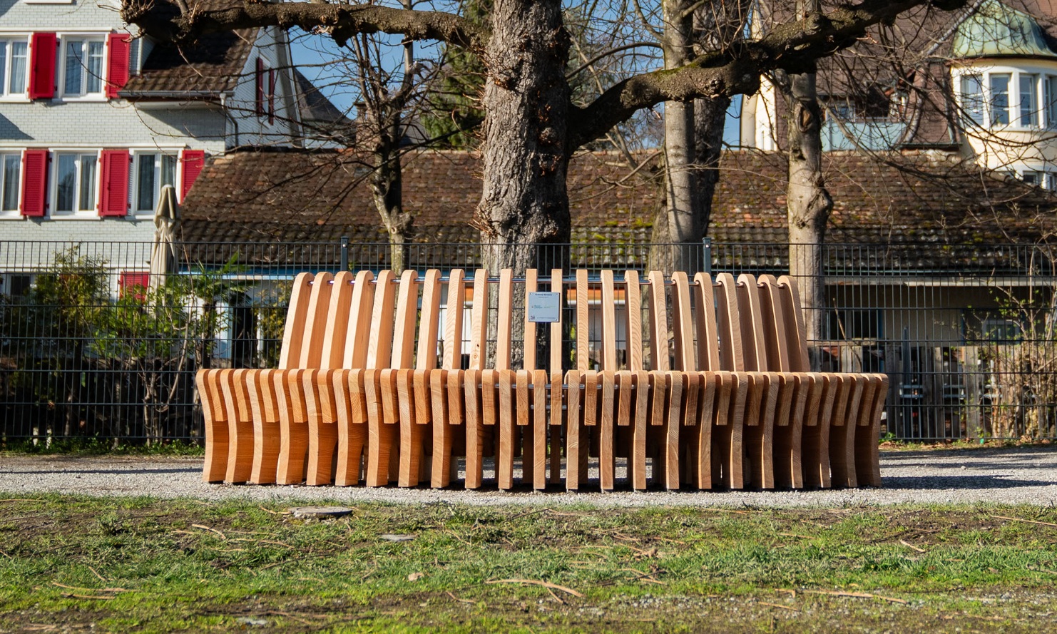Tulip tree benches at the Bundwiese/ Arnegg village square site