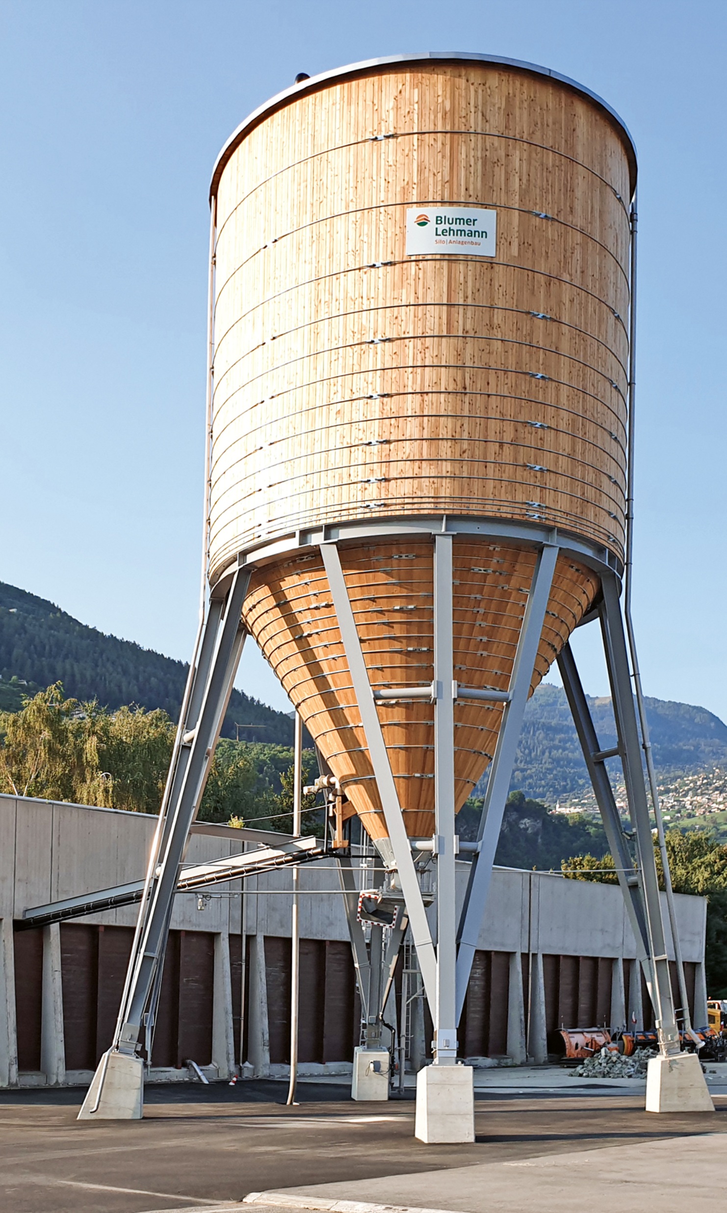 Silo rond en bois d'une capacité de 400m3, base de la viabilité hivernal Sion, canton du Valais 