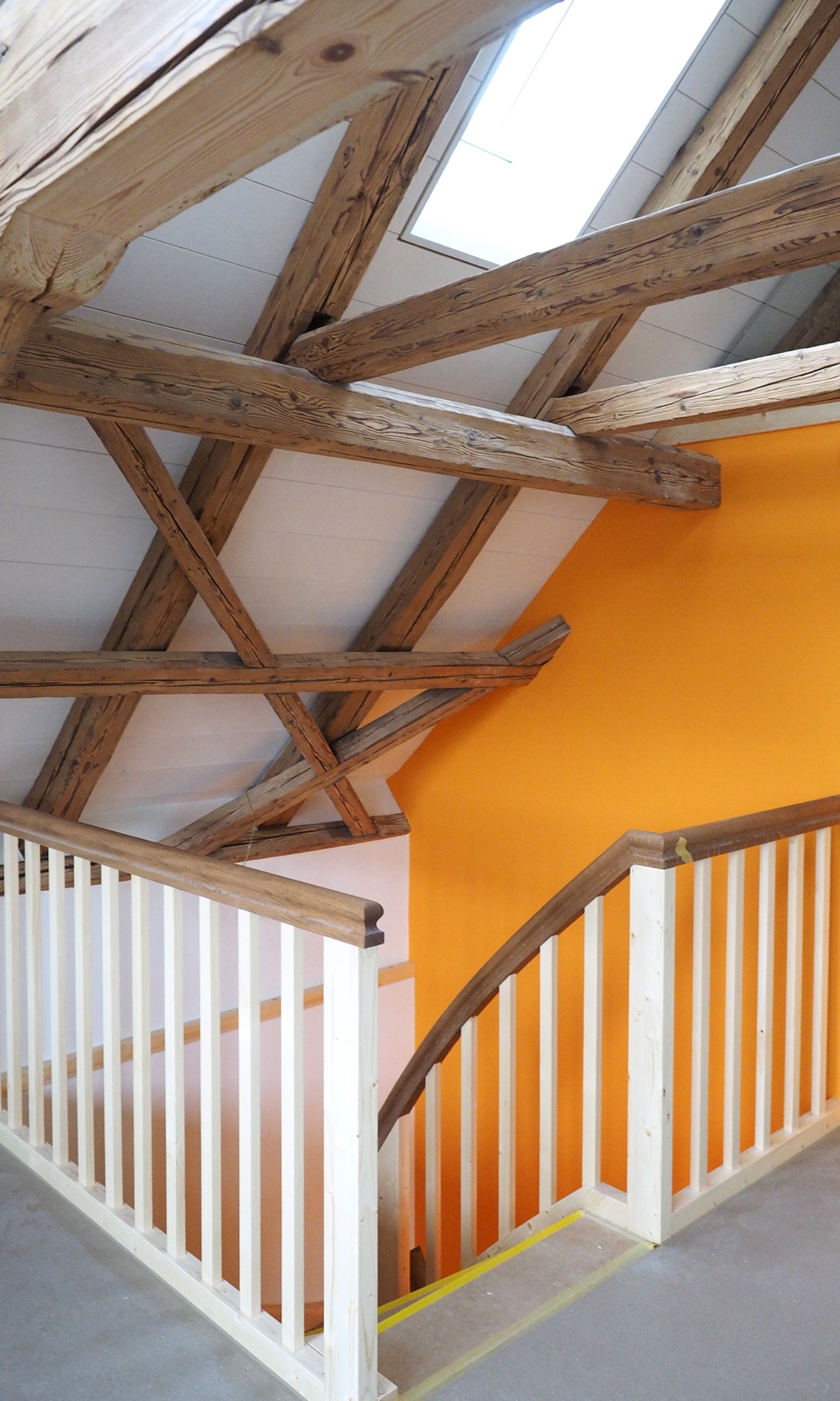 Shell of the staircase to the attic of the single-family house. The roof is entirely clad with wooden beams.