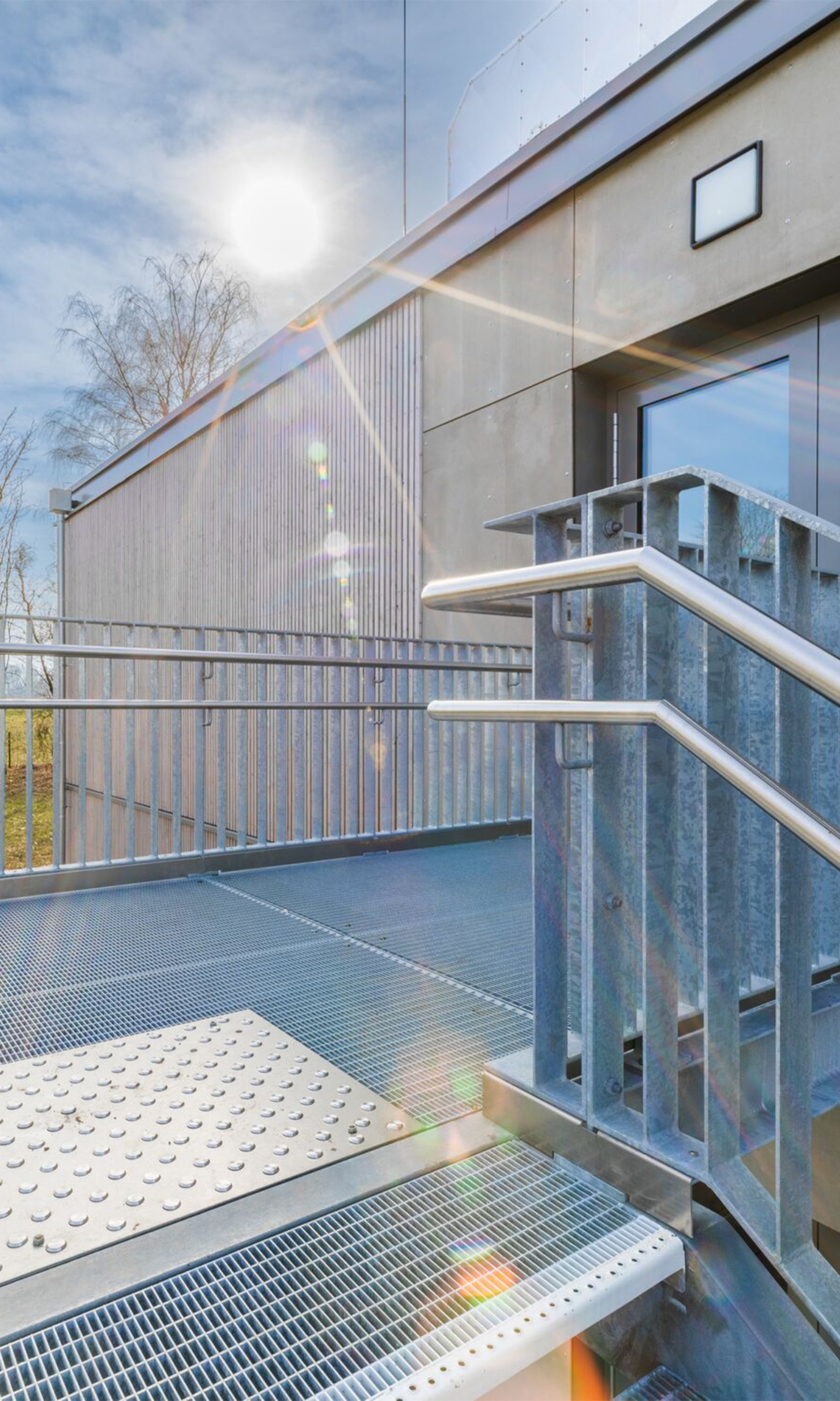Aussenliegende Fluchttreppe im neuen Schulhaus des<br/>Campus Dalheim