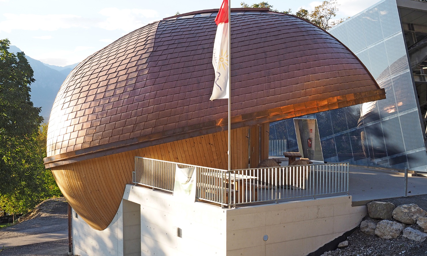 The waiting room next to the Staubern mountain railway’s valley station is shaped like a walnut.