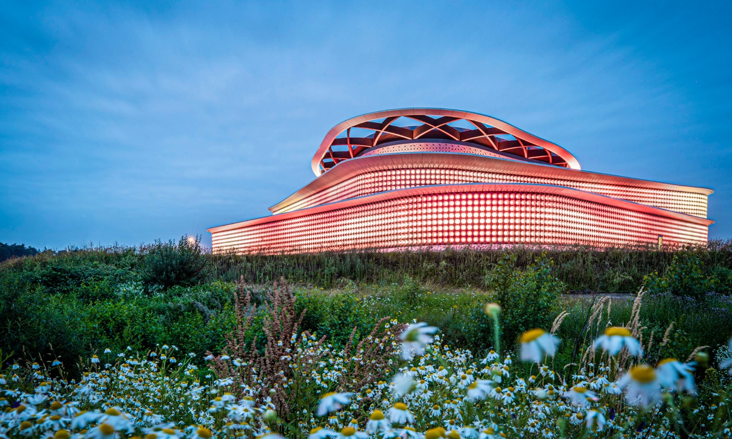 Le Holland Casino de Venlo en construction en bois free form de forme libre