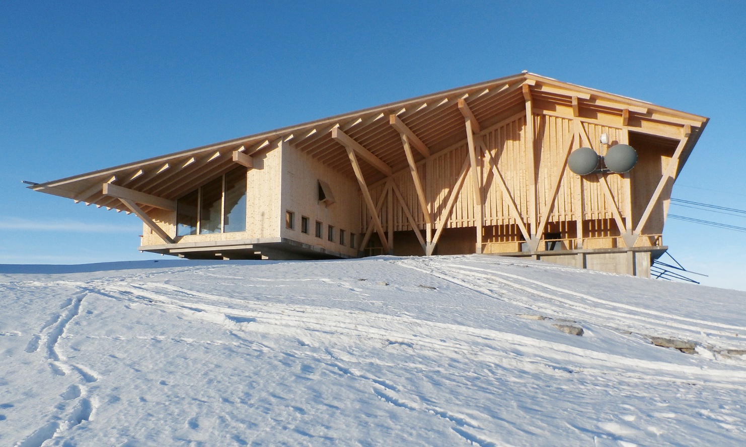 Chäserrugg mountain inn east view in fine weather