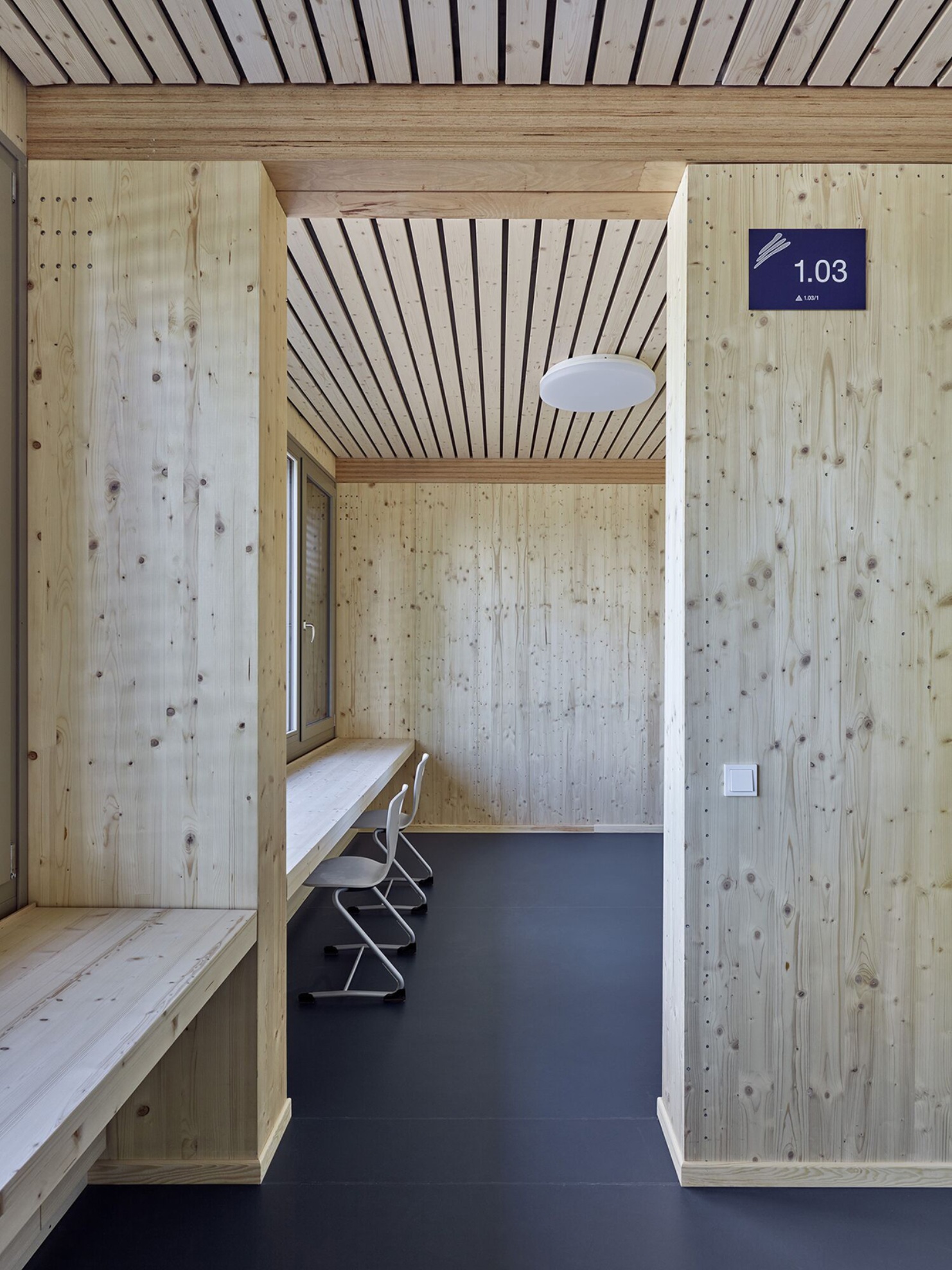 Workroom in the modular school building in Schorndorf