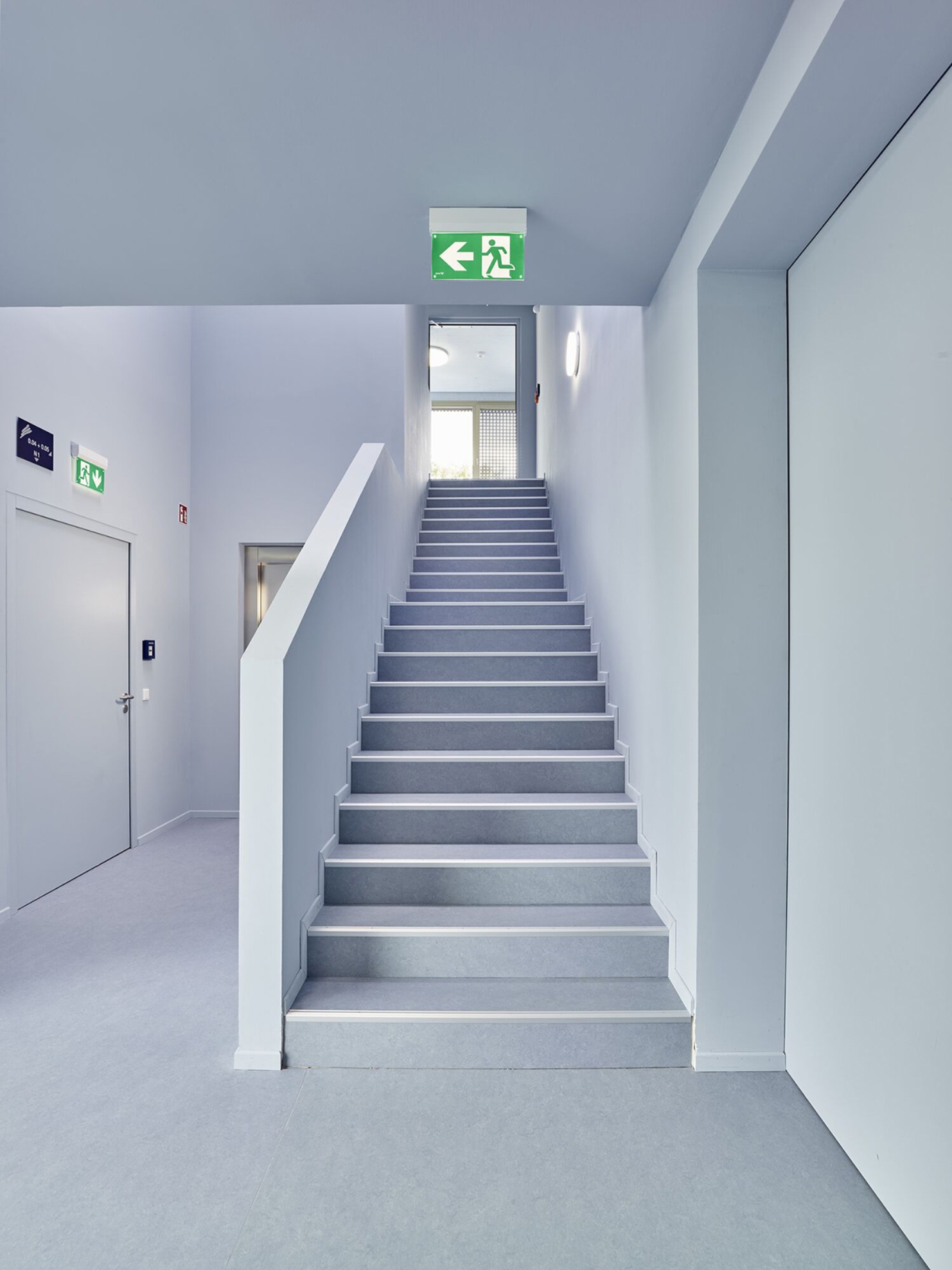 Cage d'escalier dans l'extension modulaire de l'école de Schorndorf