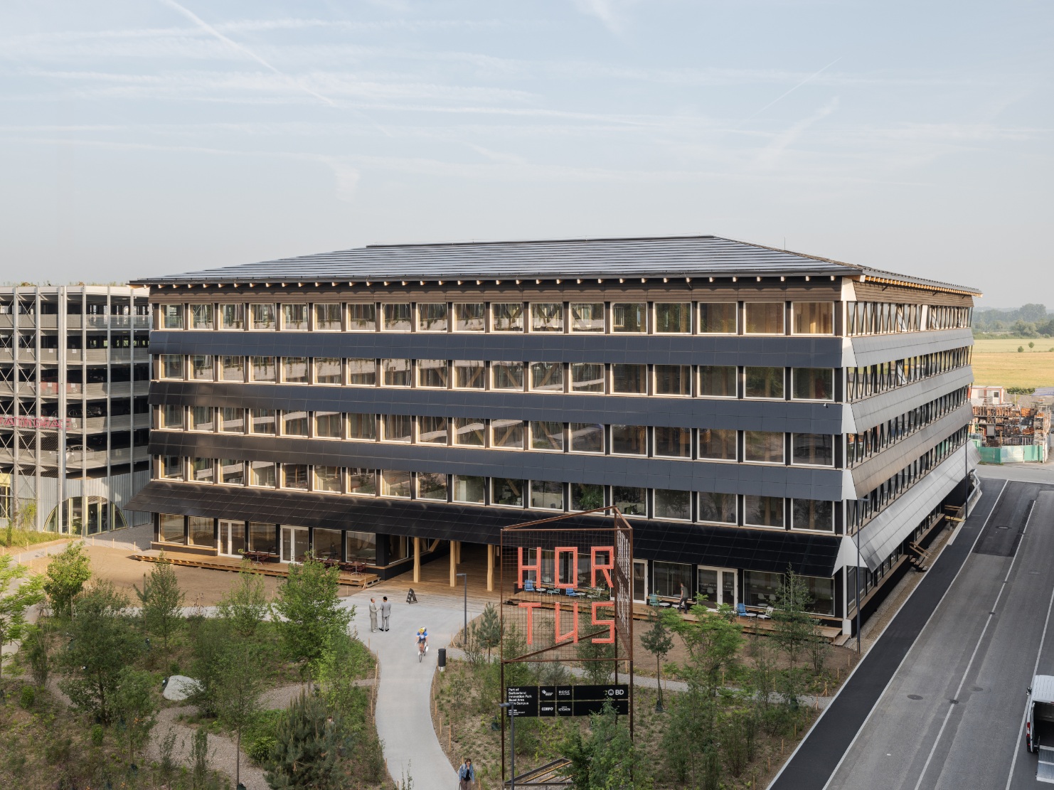 Bürogebäude HORTUS mit Solarfassade in Basel.
