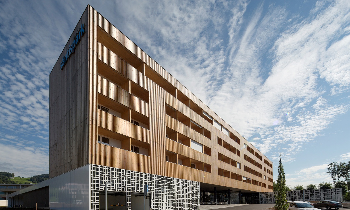 Overall view of the Hotel Säntispark in fine weather