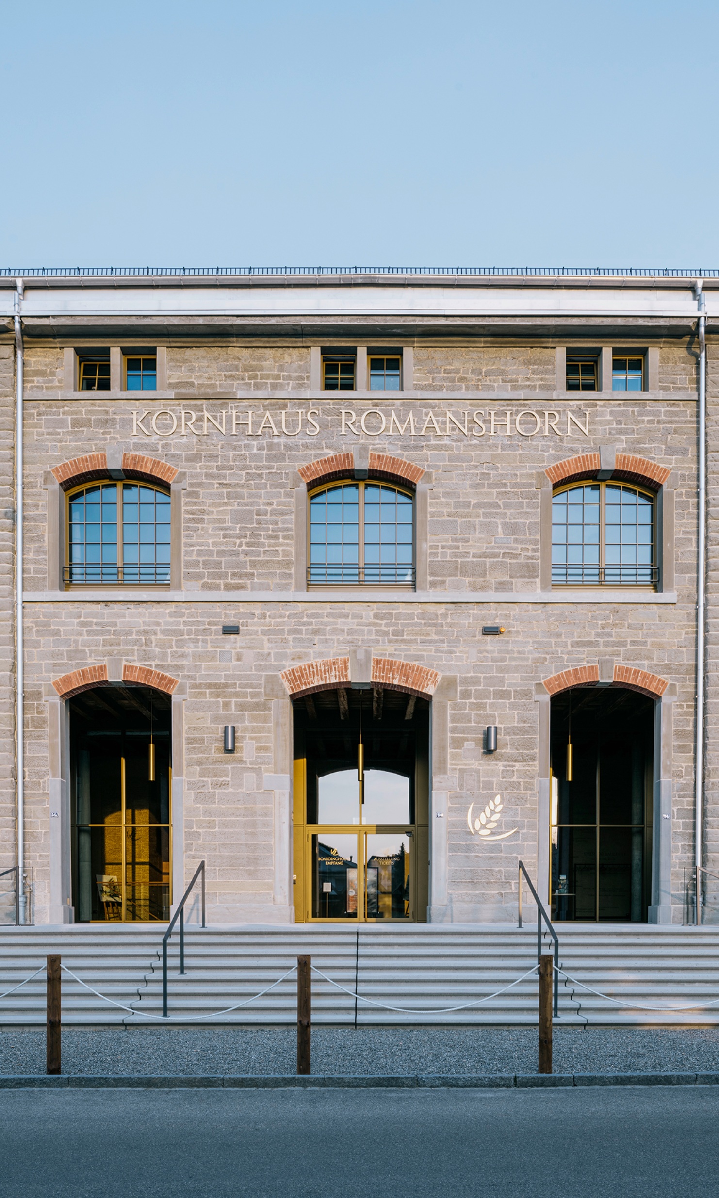 Eingang des Kornhauses Romanshorn mit historischer Fassade