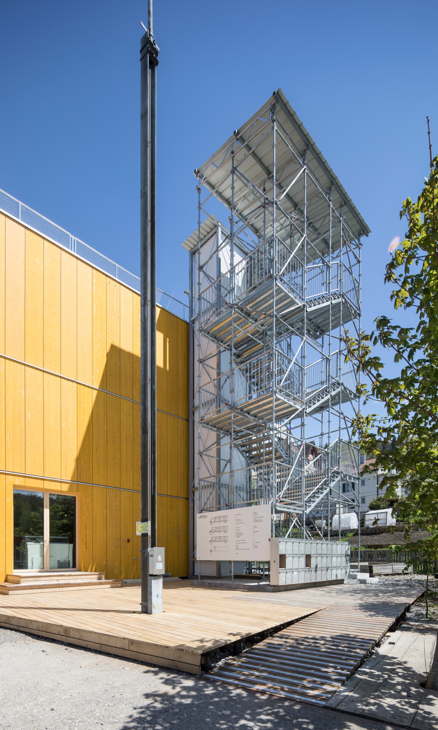 Prise de vue de l’échafaudage sur le complexe de Lattich