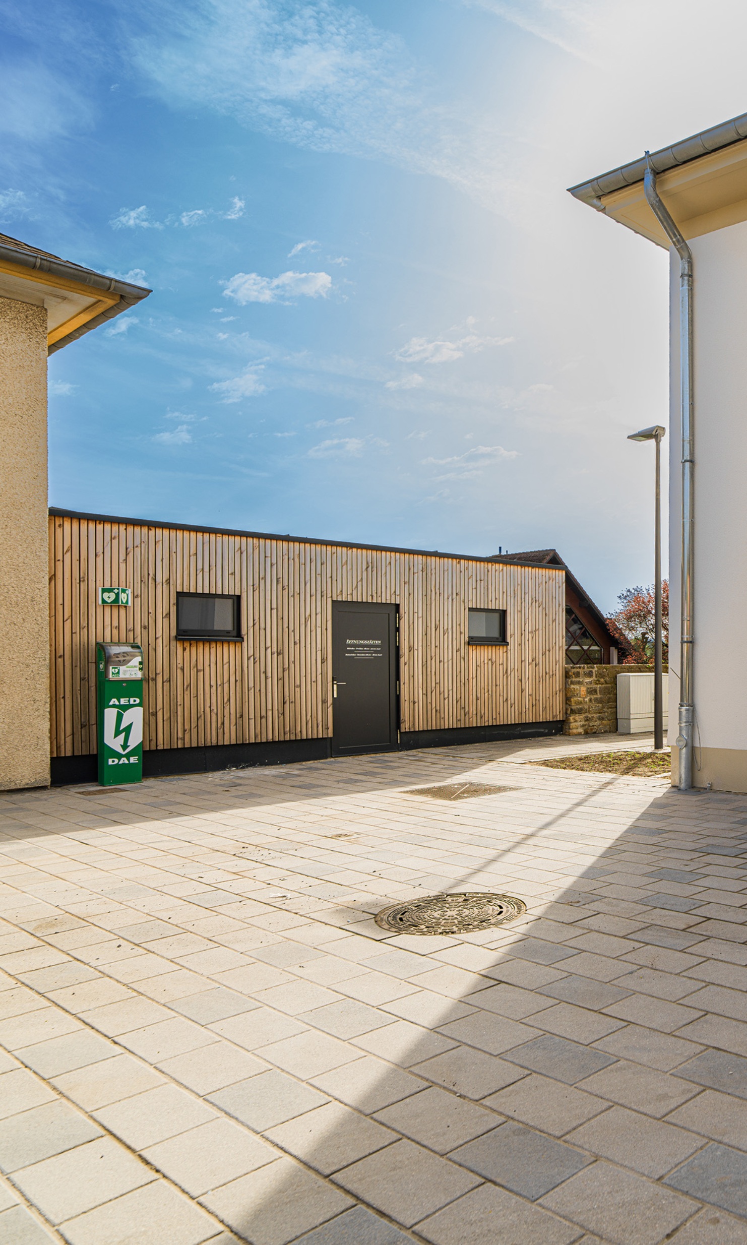 Dorfplatz Biwer mit Neubau Toilettenanlage 