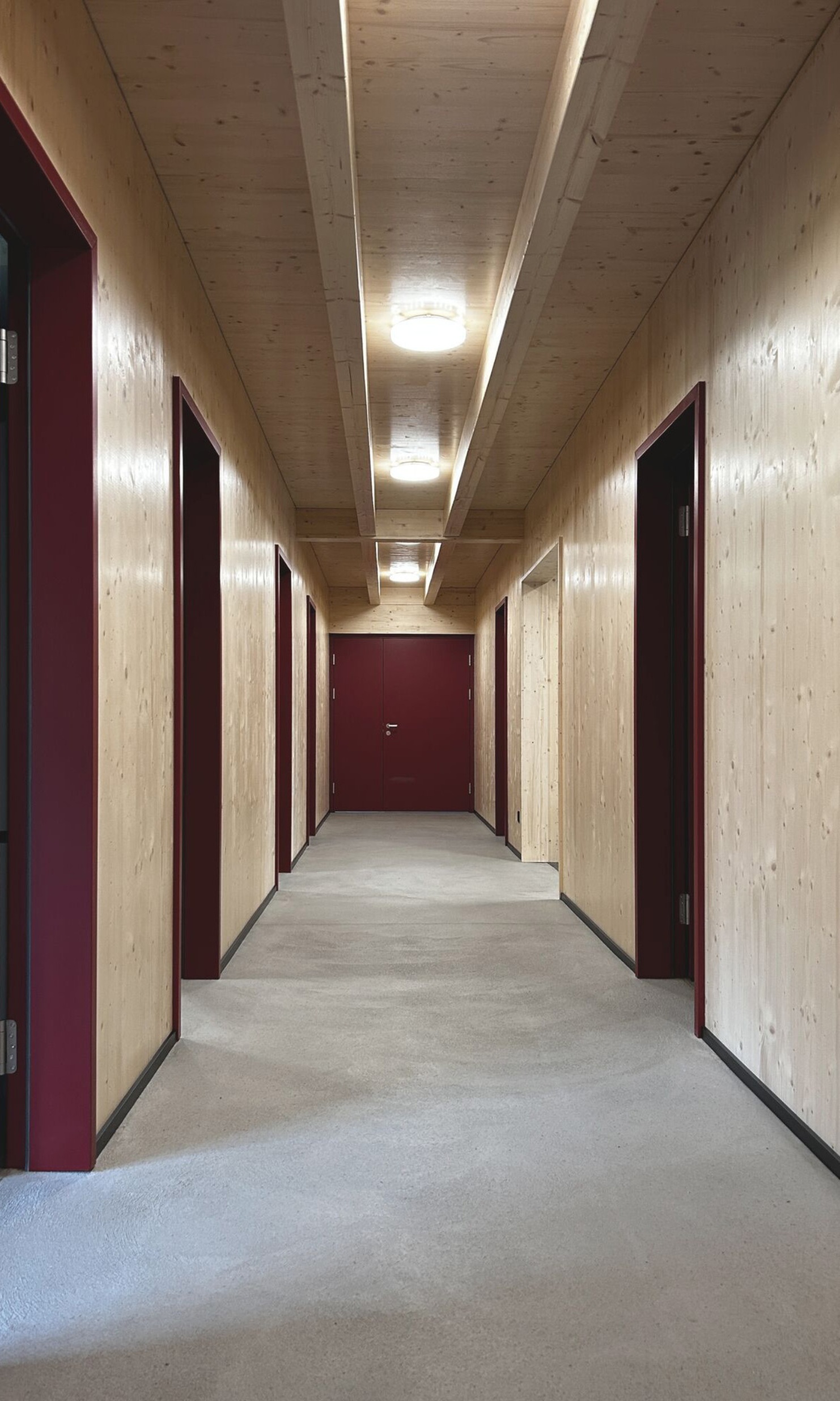 Vue du couloir du nouveau bâtiment pour les scouts