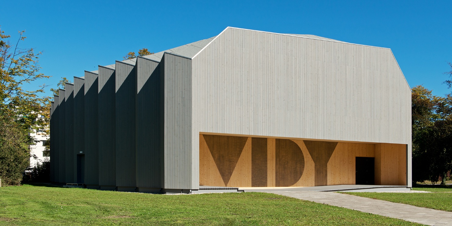 The special construction of the Théâtre de Vidy in Lausanne evokes a work of origami in wood