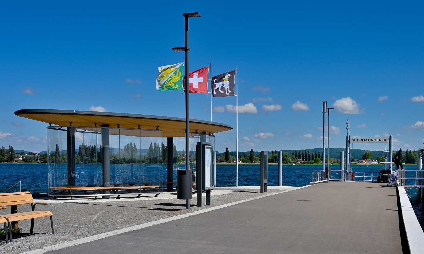 Abri de bus Stedi sur la jetée à Ermatingen sur le lac de Constance