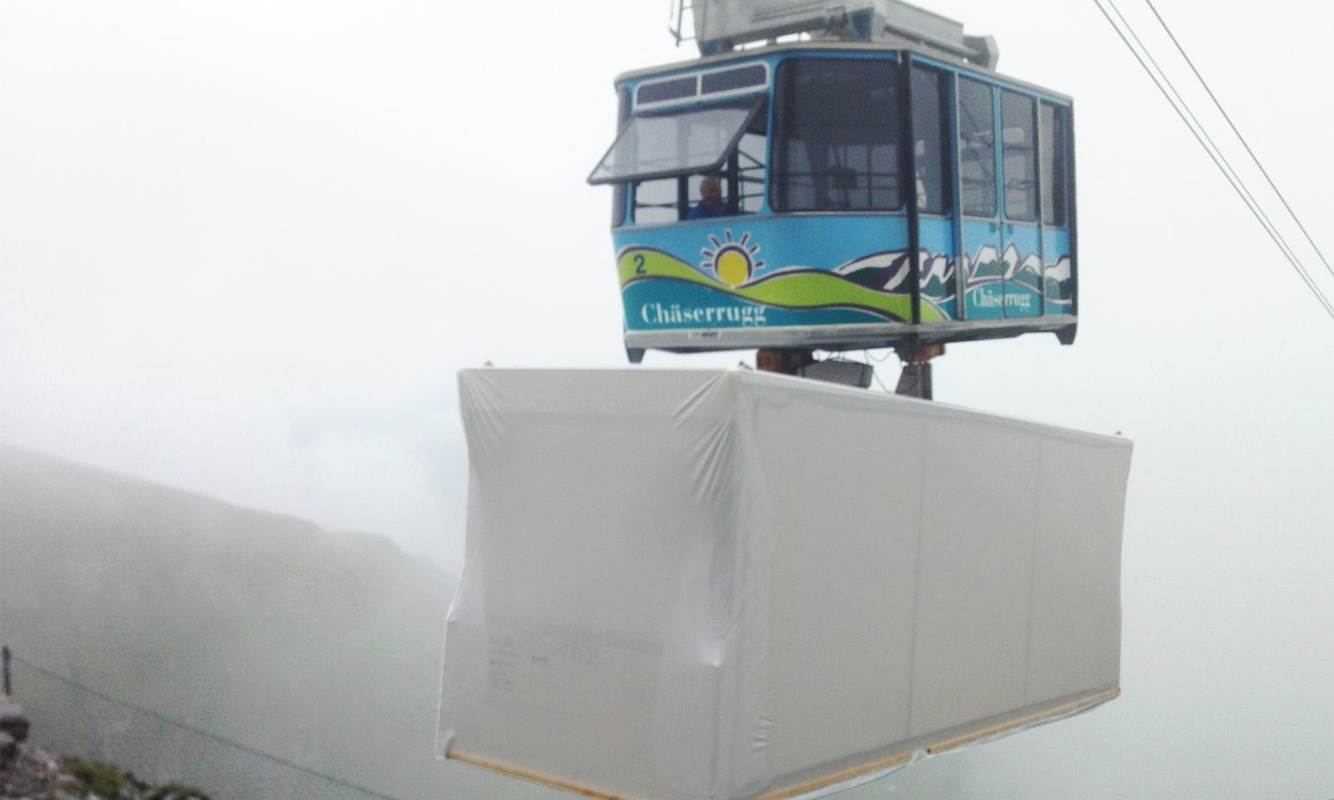 Seilbahntransport der Module auf den Chäserrugg