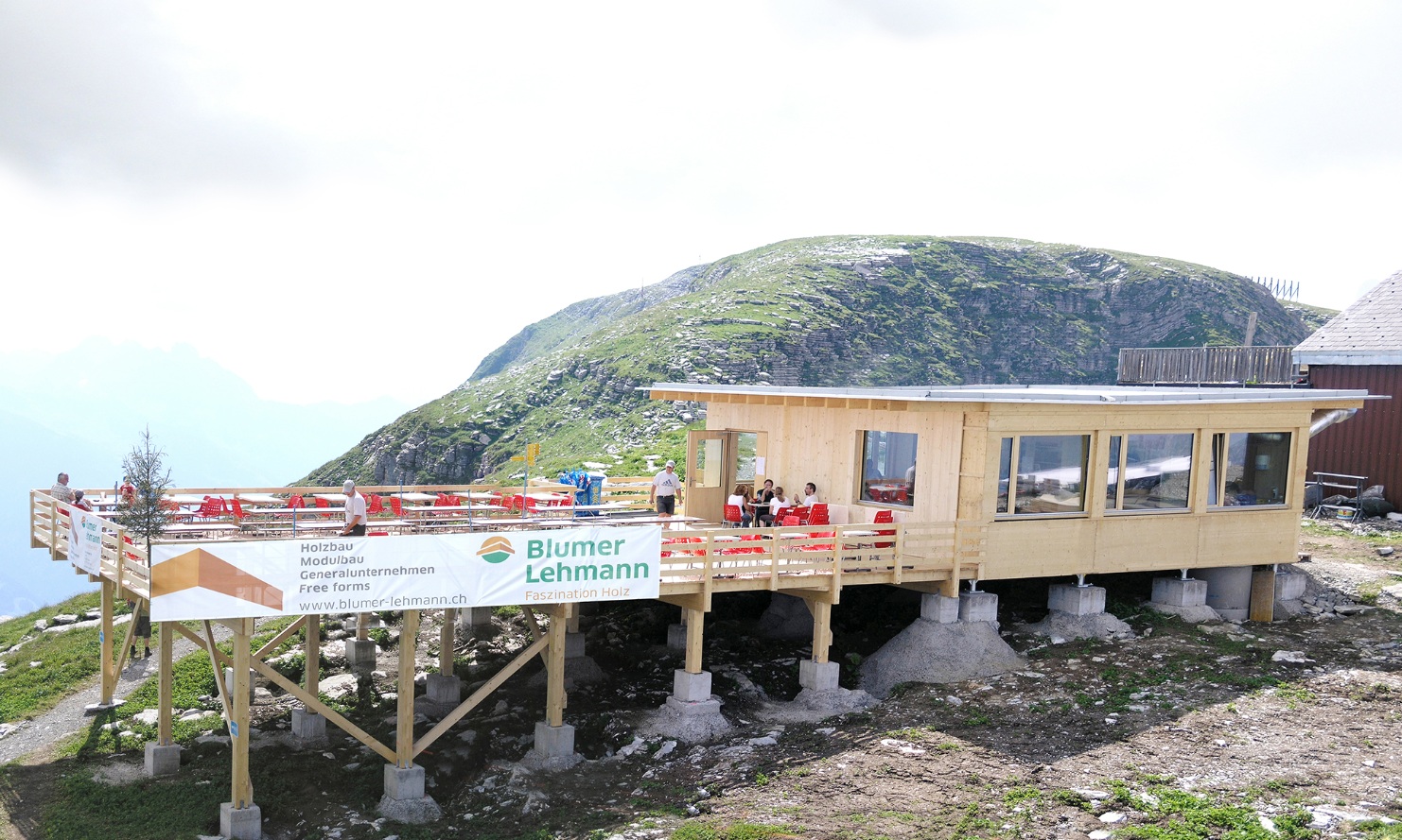 Drei Module als temporäres Berggasthaus Chäserrugg