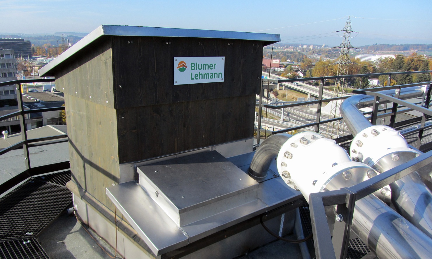 Système de filtration sur le toit d’un silo en bois