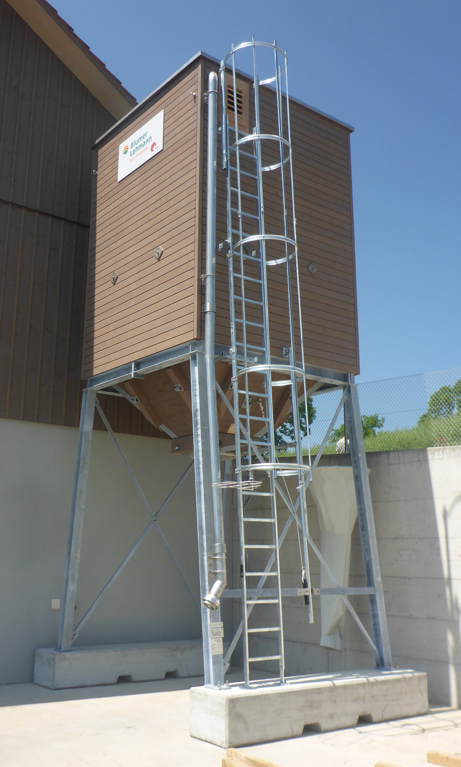 Petit silo carré en bois 25m3 à Bachs