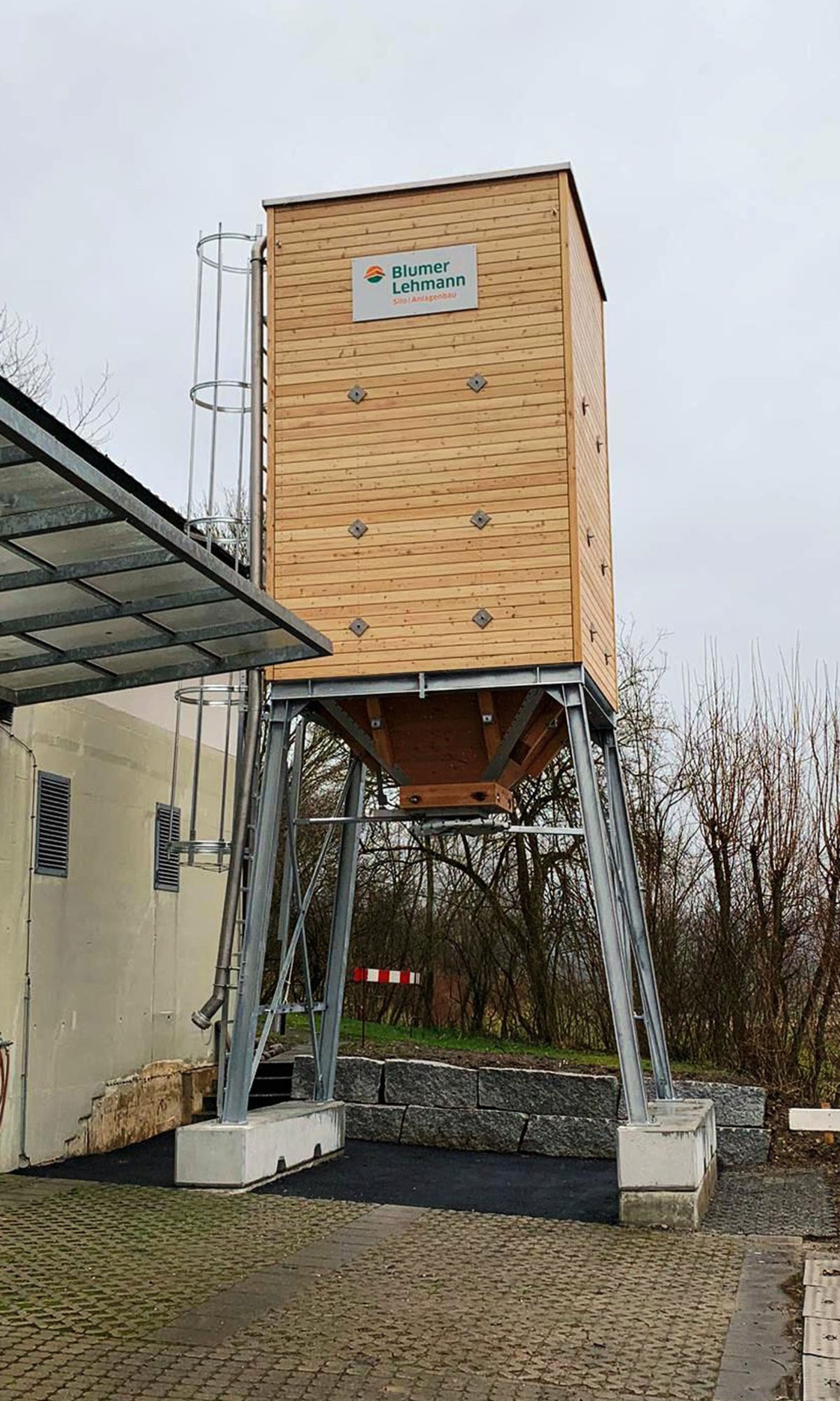 Petit silo carré en bois 30m3 à Wil ZH