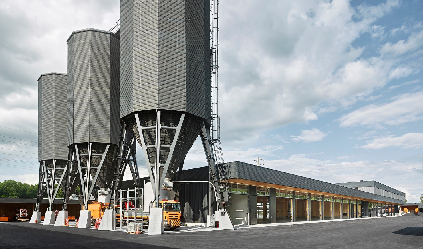 trois silos à bois dodécagonaux d'un volume de 900m3 chacun à Berne Wankdorf<br/><br/><br/><br/><br/><br/><br/><br/><br/><br/><br/>