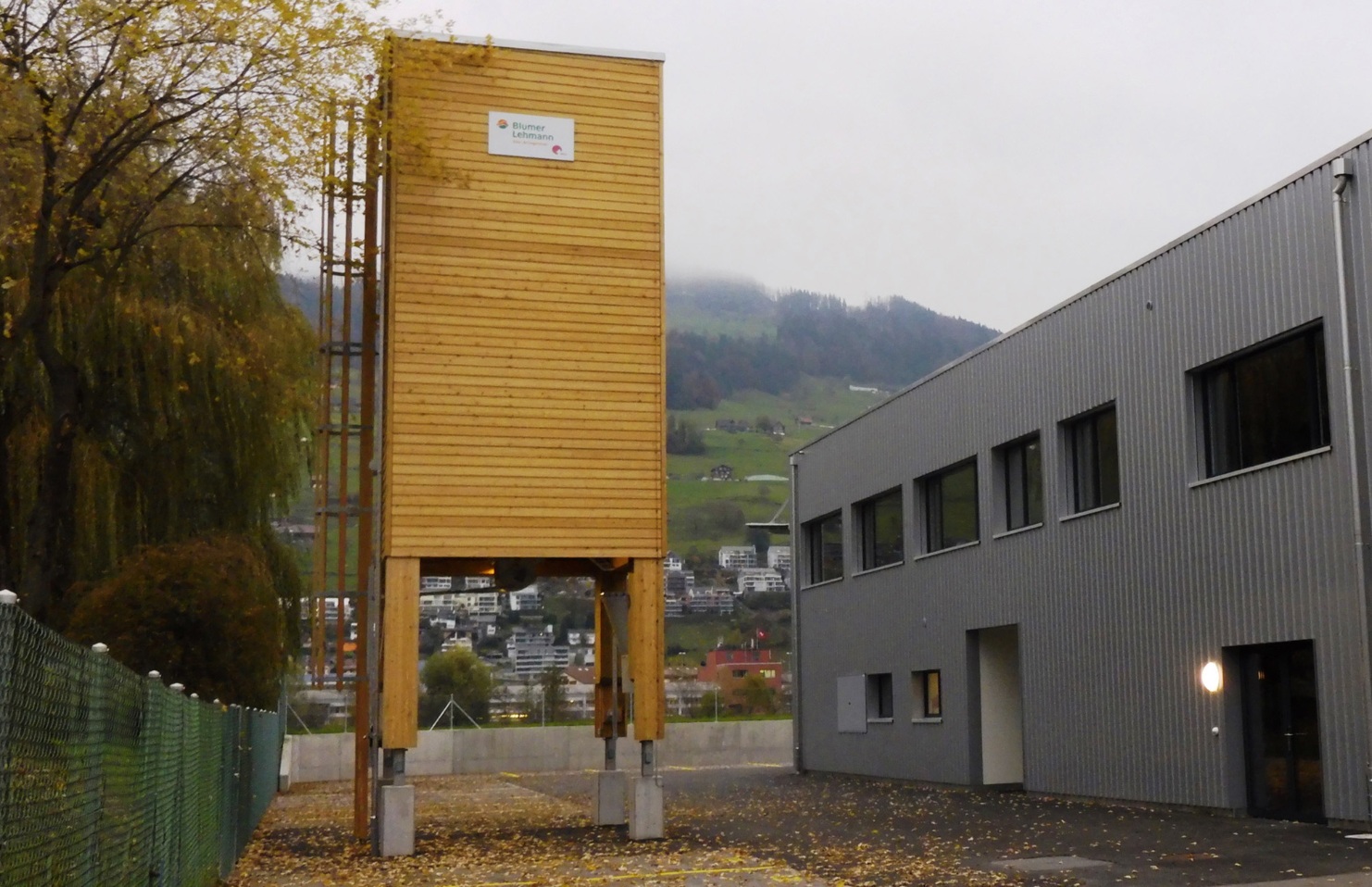 Viereckiger Salzsilo aus Holz mit einem Volumen von 60m3 für Streugut in der Gemeinde Buochs