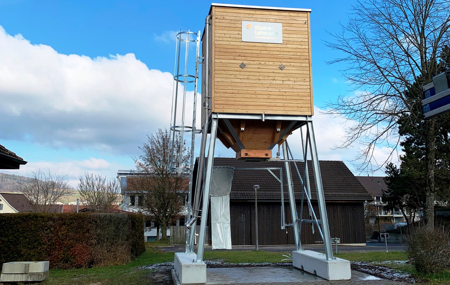 Kleinsilo aus Holz mit einem Volumen von 20m3 für Streugut in der Gemeinde Dällikon