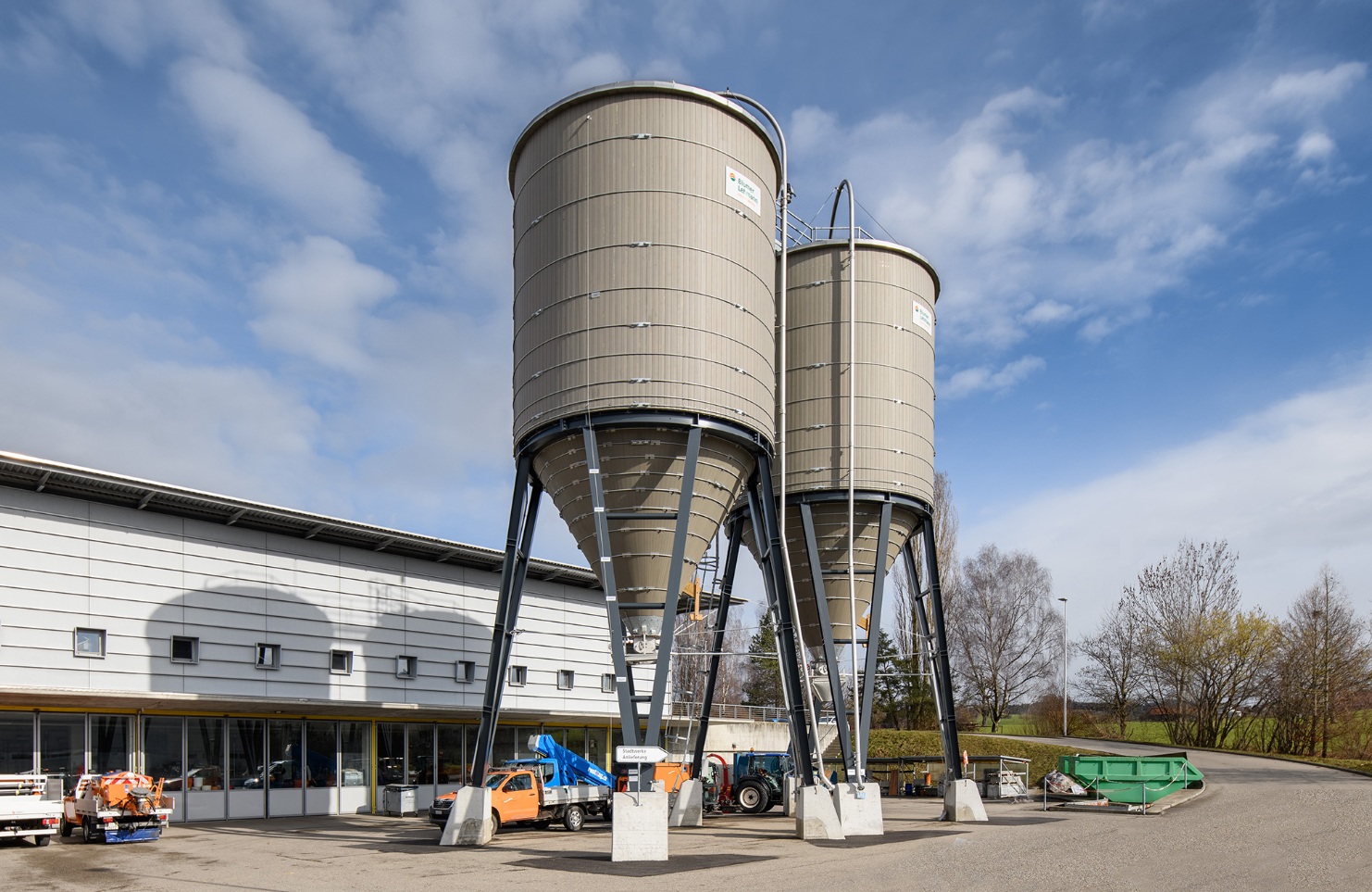 Installation de silos de la ville de Gossau avec deux silos ronds en bois