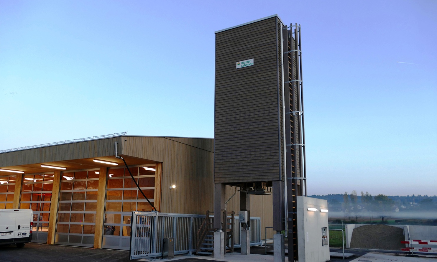 Square-shaped wooden salt silo with a volume of 75m3 and storage hall for gritting material in the municipality of Gurmels