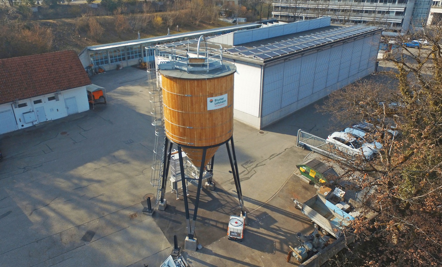 Runder Holzsilo der Gemeinde Rüti in Zürich mit einer Kapazität von 75m3