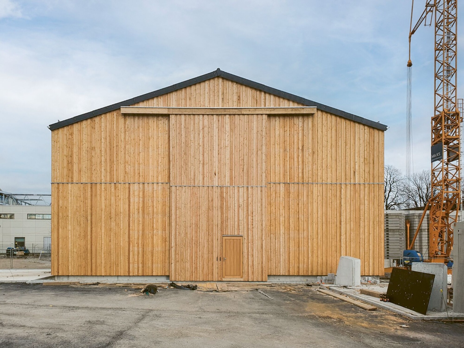 Salzhalle in München mit vertikaler Holzfassade