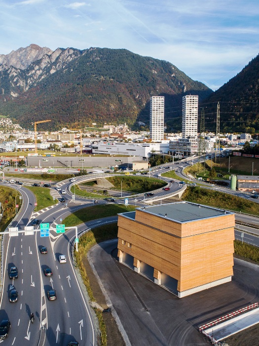 La plus grande installation de silos modulaires en bois à un emplacement stratégique avec accès à l'autoroute Coire Sud