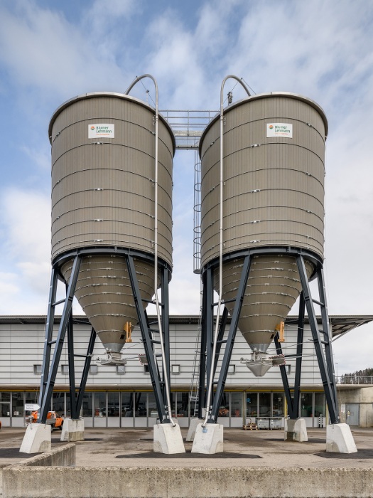 Silos en bois ronds d'une capacité de 200m3 chacun pour le sel