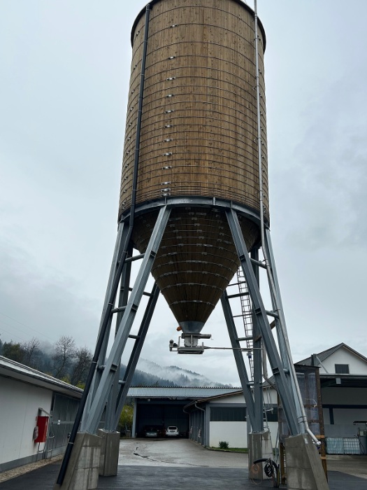 Gesamtansicht des Rundsilos in Eberstein
