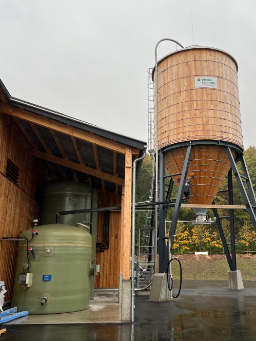 Salt silo made of larch wood with brine system